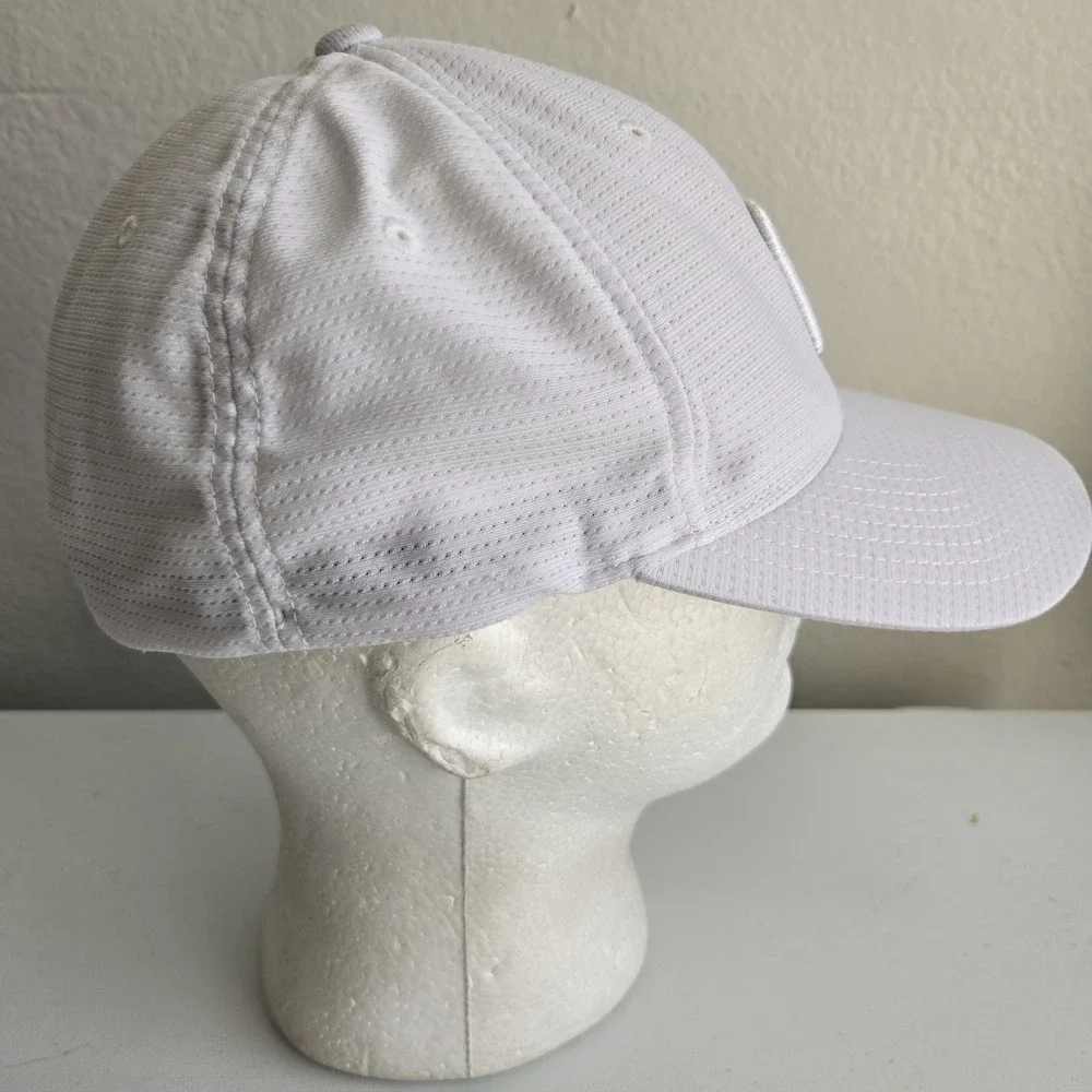 Travis Mathew Mens‎ Baseball Cap Hat Flexfit TM Logo White Size Large/ XL